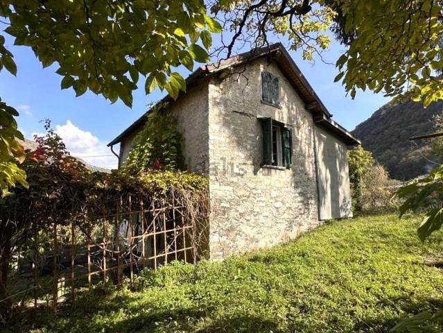 Rustico in vendita a Schignano, Lombardia