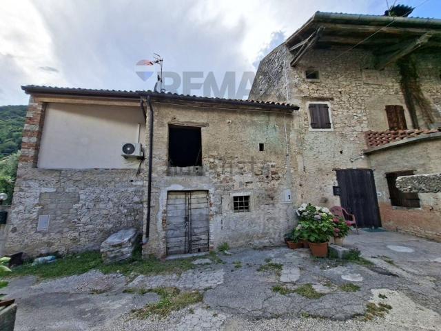 Rustico in vendita a Tovena, Cison di Valmarino