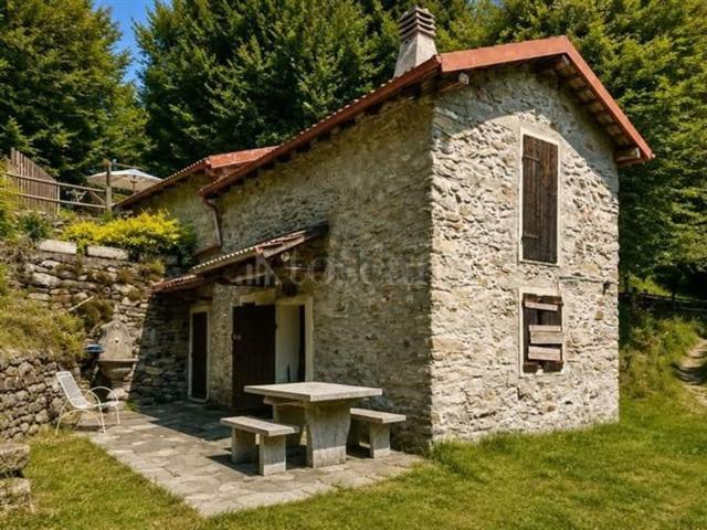 Rustico in vendita a Comunità Montana Valli del Verbano, Tronzano Lago Maggiore