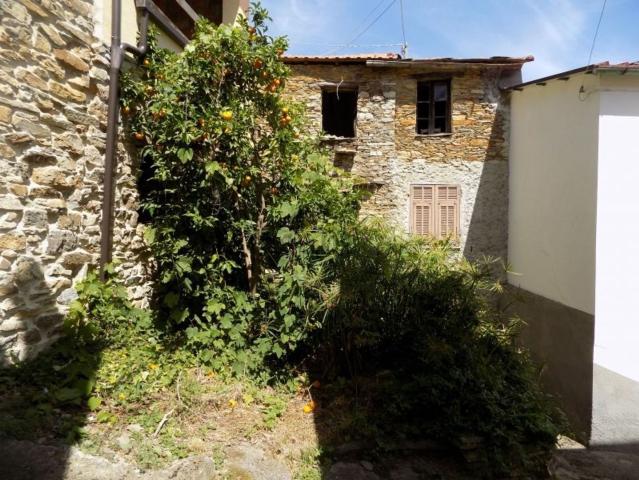 Rustico in vendita a Borgomaro, Liguria