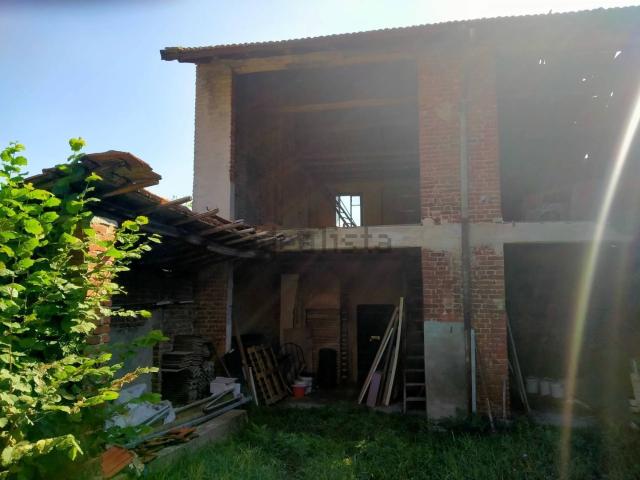 Rustico in vendita a Sumirago, Lombardia