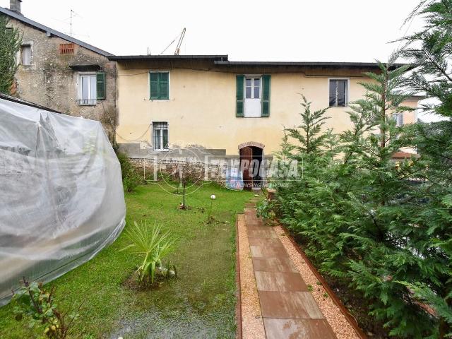 Rustico in vendita a Albiolo, Lombardia