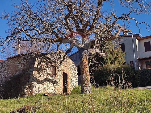 Rustico in vendita a Foligno, Umbria