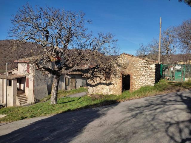 Rustico in vendita a Zona Industriale S. Eraclio, Foligno