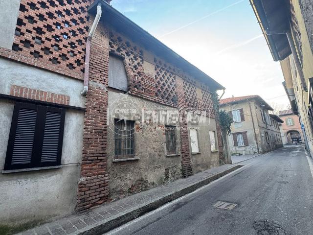 Rustico in vendita a Biassono, Monza e della Brianza