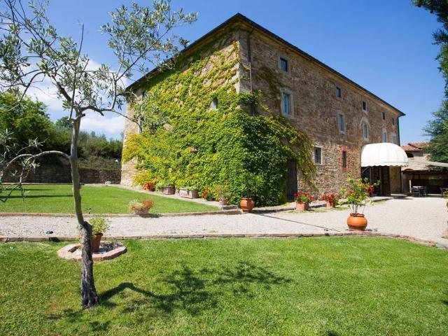 Rustico in vendita a Palazzo Del Pero, Toscana
