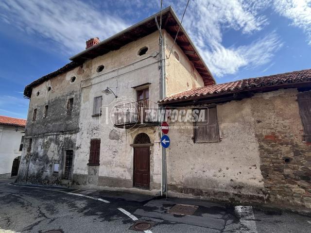 Rustico in vendita a Cuceglio, Torino