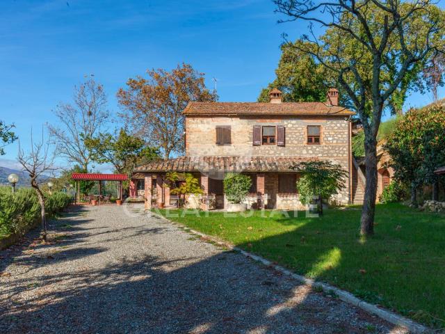 Rustico in vendita a Cetona, Toscana