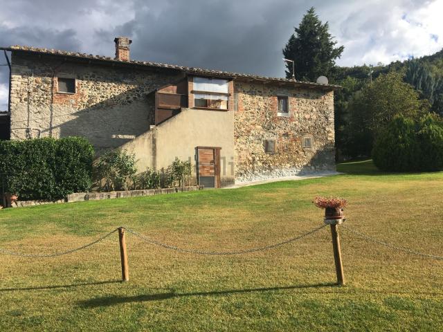 Rustico in vendita a Civitella Paganico, Pari