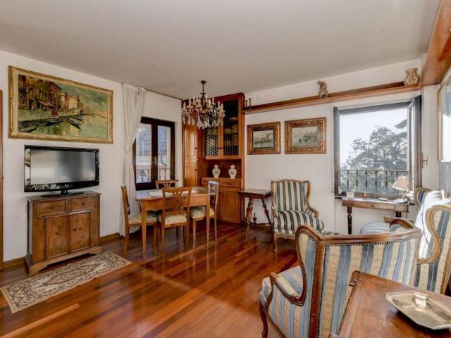 Villa Indipendente in vendita a Comunità Montana Parco Alto Garda bresciano, Gardone Riviera