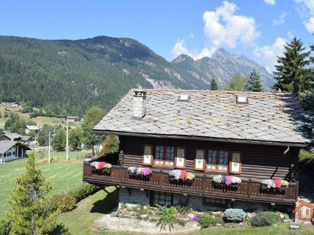 Villa Indipendente in vendita a Brusson, Aosta