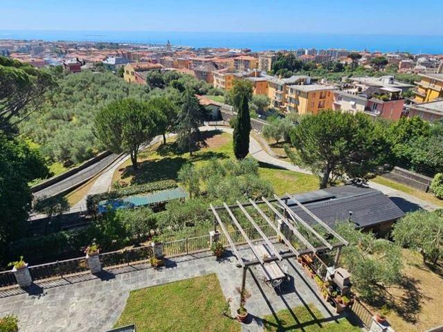 Villa Indipendente in vendita a Chiavari, Liguria