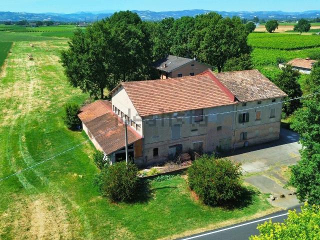 Rustico in vendita a Re, Reggio Emilia