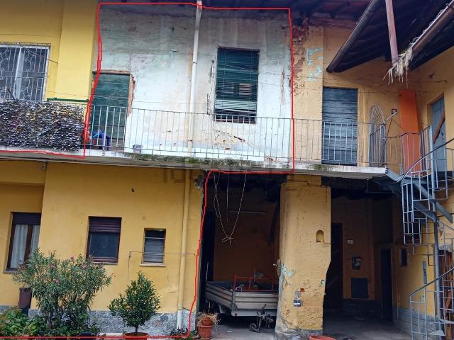 Rustico in vendita a Mezzago, Lombardia