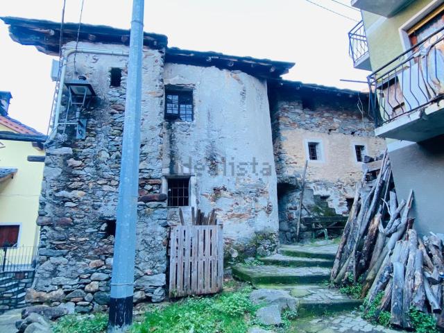 Rustico in vendita a Lillianes, Aosta