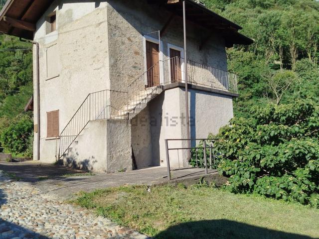Rustico in vendita a Castione Andevenno, Lombardia