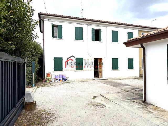 Rustico in vendita a Zona PEEP, Volpago Del Montello