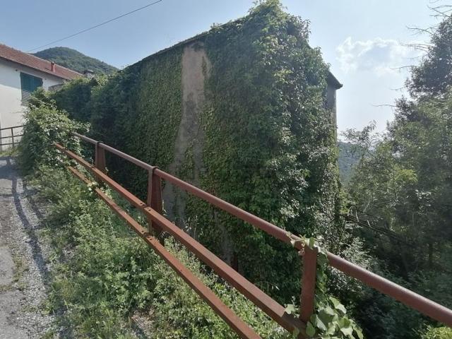 Rustico in vendita a Pedemonte, Genova