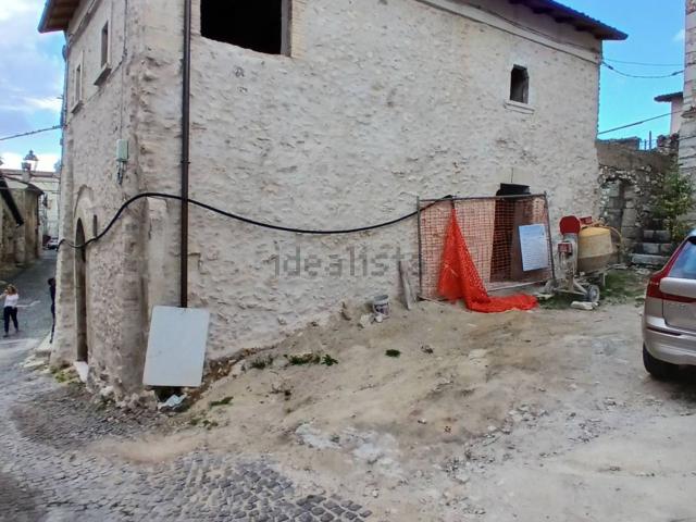 Rustico in vendita a Rocca Di Mezzo, Abruzzo