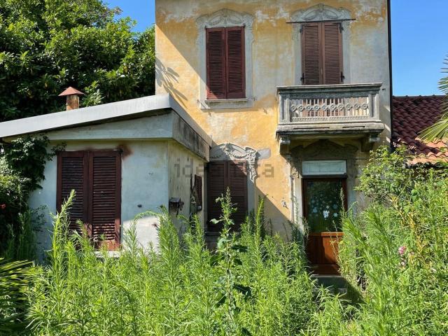 Rustico in vendita a Comabbio, Lombardia