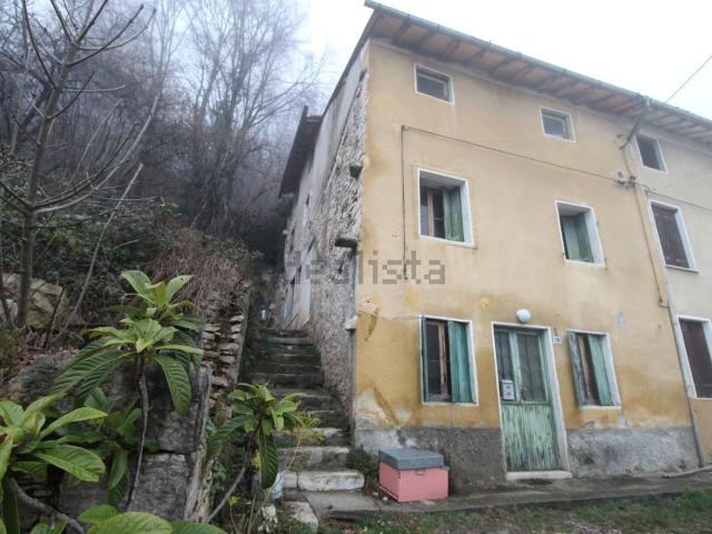 Rustico in vendita a Chiampo, Veneto