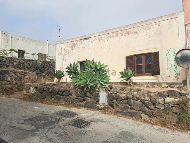 Rustico in vendita a Tráçino, Pantelleria Aeroporto