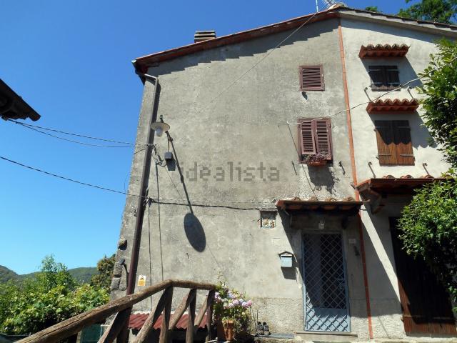 Rustico in vendita a Guzzano, Villa Basilica