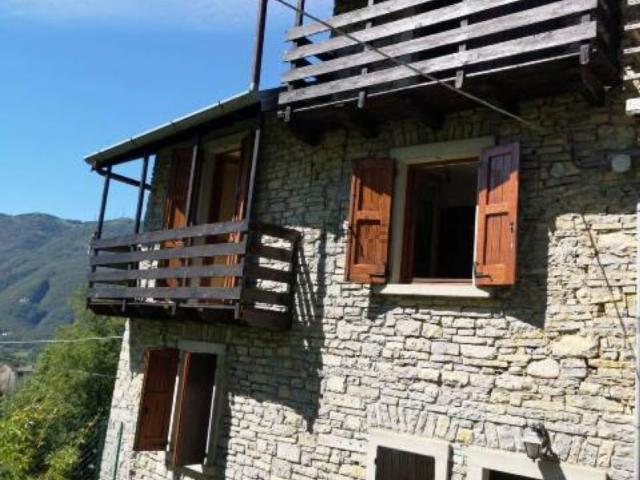 Rustico in vendita a Corna Imagna, Lombardia