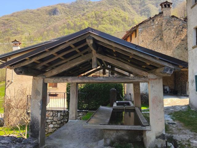 Rustico in vendita a Posina, Veneto