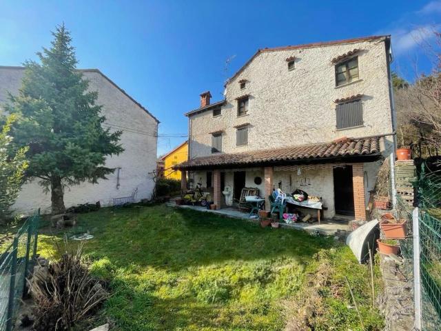 Rustico in vendita a Varzi, Lombardia