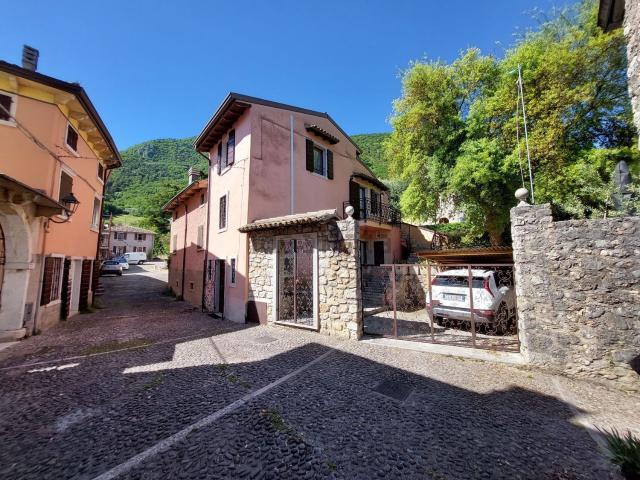 Rustico in vendita a Rubiana, Caprino Veronese