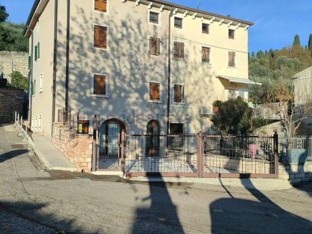 Rustico in vendita a Domegliara, Sant'ambrogio Di