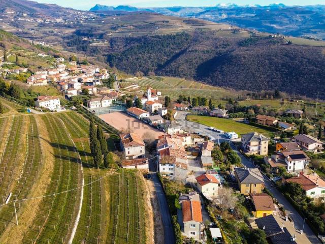 Rustico in vendita a Fumane, Veneto