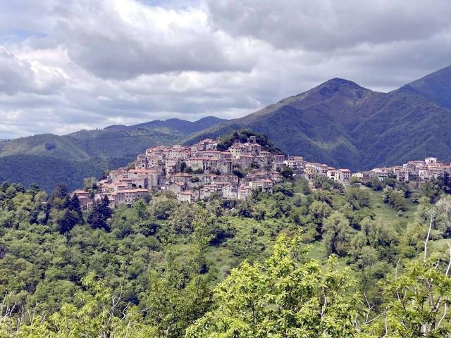 Rustico in vendita a Unione dei comuni Media Valle del Serchio, Montefegatesi