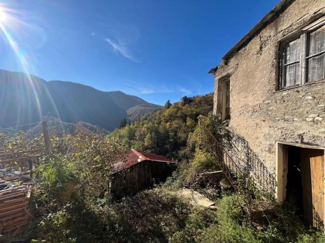 Rustico in vendita a Mezzanego, Liguria