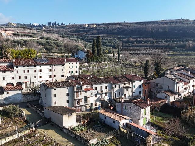 Rustico in vendita a Fumane, Veneto