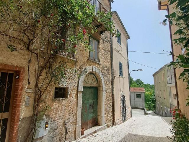 Rustico in vendita a Castelpetroso, Molise