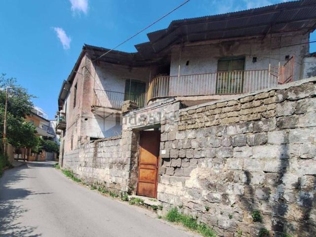Rustico in vendita a Castel Morrone, Campania
