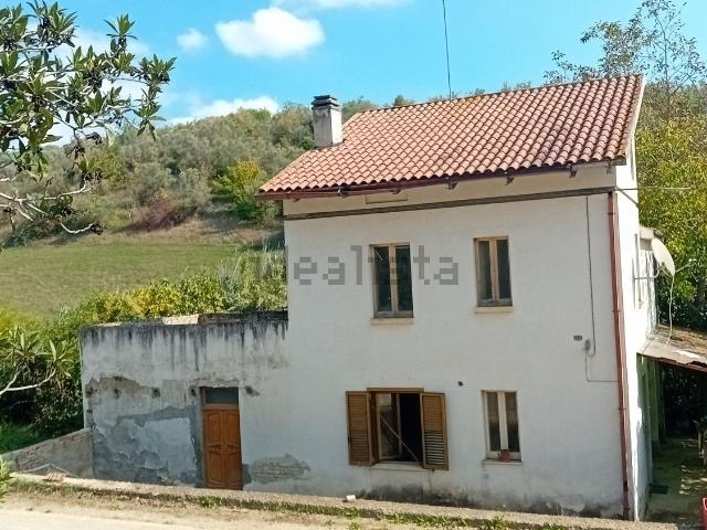 Rustico in vendita a Loreto Aprutino, Abruzzo