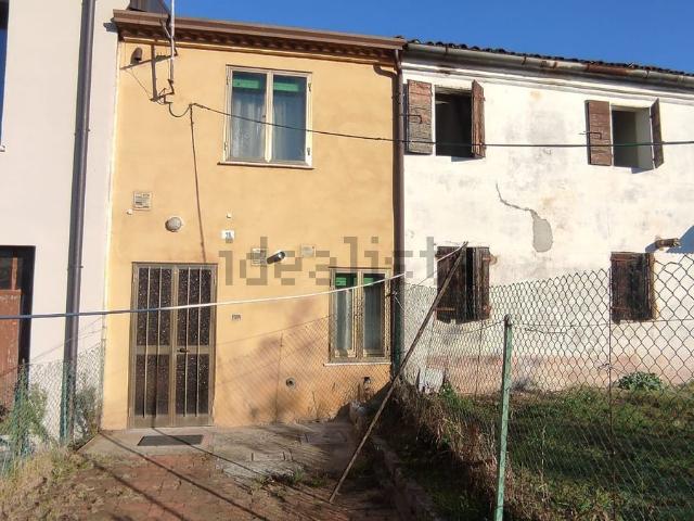 Rustico in vendita a Sanguinetto, Veneto