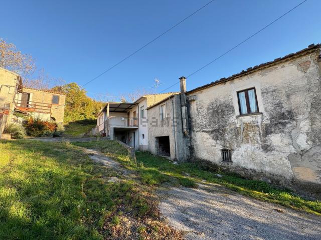 Rustico in vendita a Macchiagodena, Molise
