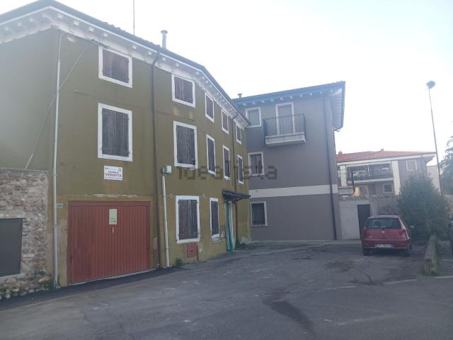 Rustico in vendita a Bussolengo, Veneto