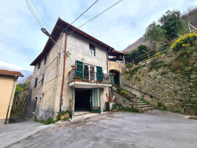 Rustico in vendita a Nasino, Liguria