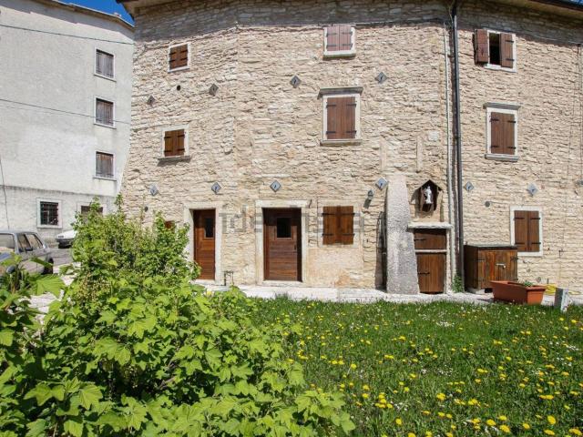 Rustico in vendita a Sant'anna D'alfaedo, Veneto