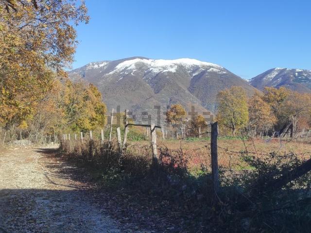 Rustico in vendita a Colle Di Tora, Lazio