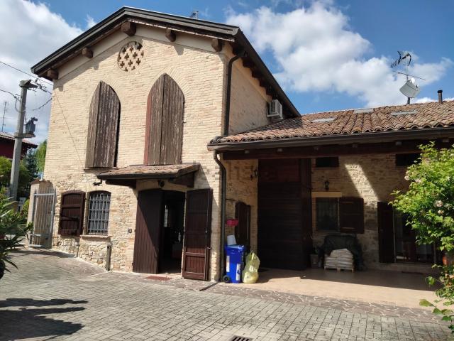 Rustico in vendita a Traversetolo, Reggio Emilia