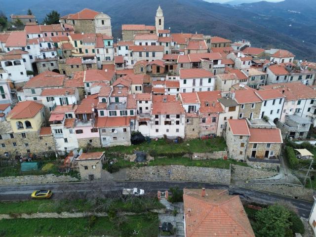 Rustico in vendita a Lucinasco, Liguria