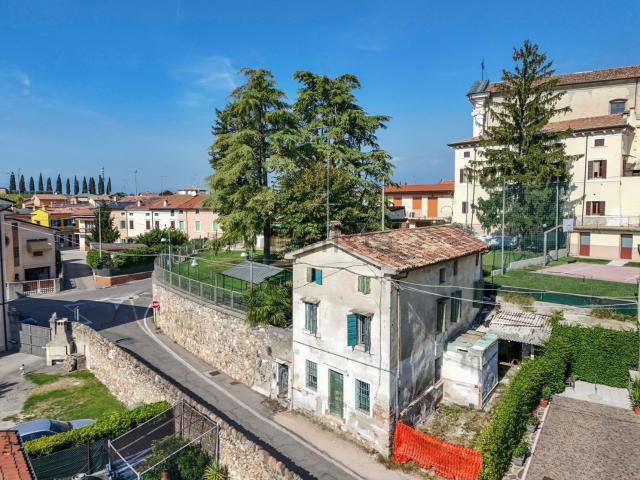 Rustico in vendita a Sandrà, Castelnuovo del Garda