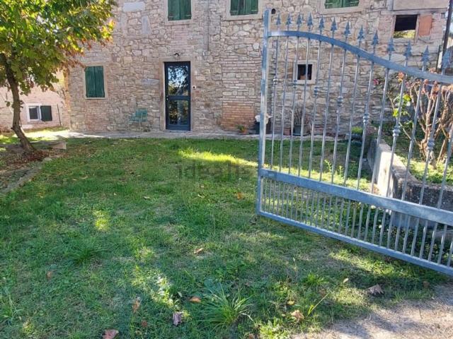 Rustico in vendita a Carano, Baiso