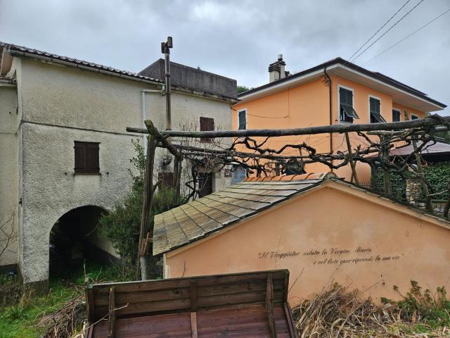 Rustico in vendita a Pignone, Liguria